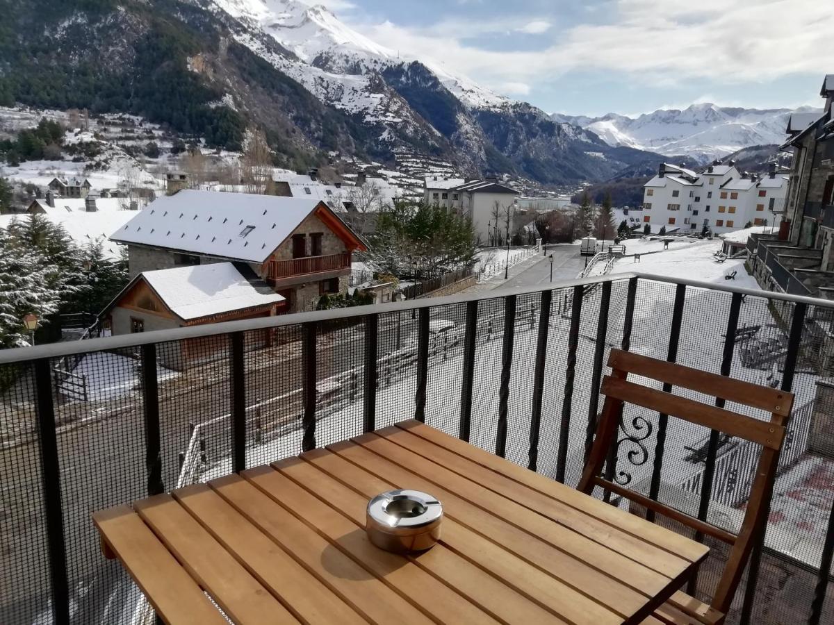 Apartamento Familiar Con Vistas Y Garage La Portiecha Appartement Sallent de Gállego Buitenkant foto